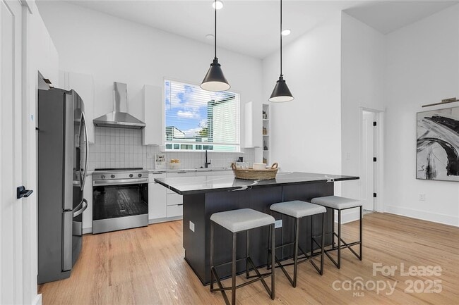 Building Photo - 411 Charles Ave