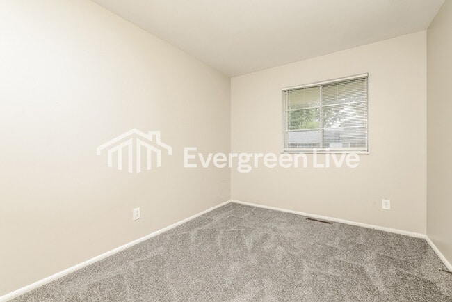 Building Photo - 340 Madora Ave