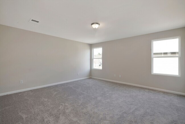 Large Upstairs Owner's Bedroom - 1519 Hollins Dr