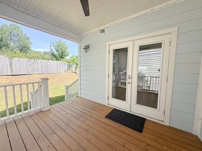 Building Photo - Pet-Friendly 3-Bedroom Home with Bright, Airy Coastal Style