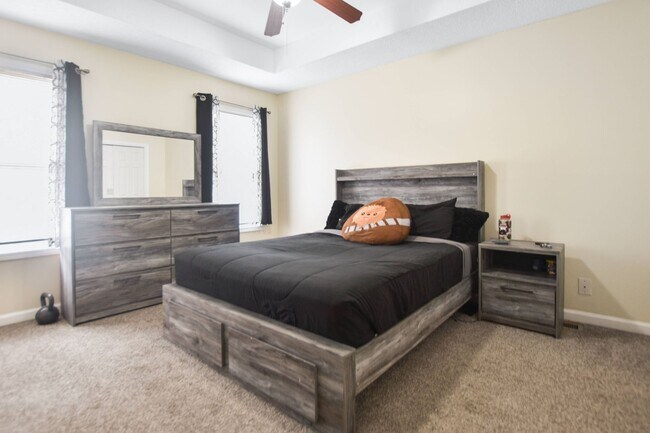 Building Photo - Pet Friendly Three Bedroom with Bonus!