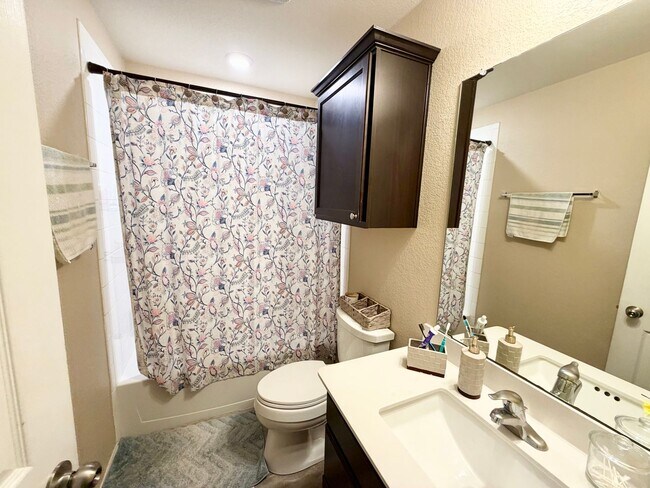 Building Photo - Beautiful 4 Bedroom Home in Park Meadows –...