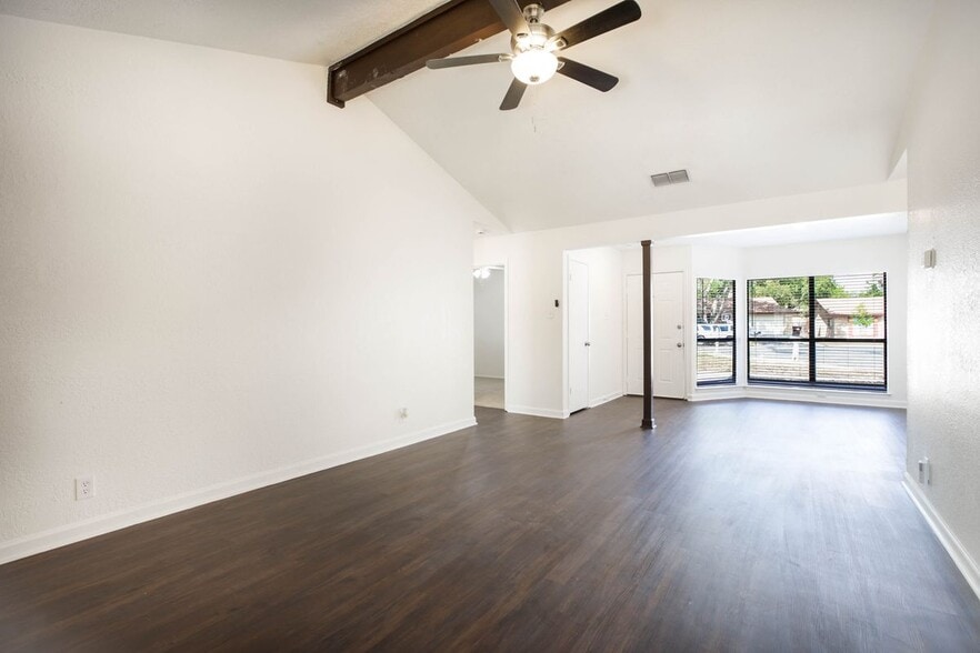 Building Photo - 7506 Lincoln Village Dr