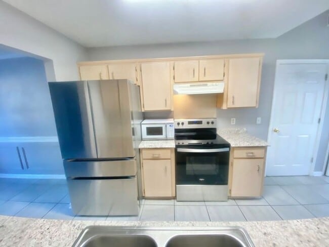 Building Photo - Brick Ranch styled home, located in the vibrant community of Pooler, GA