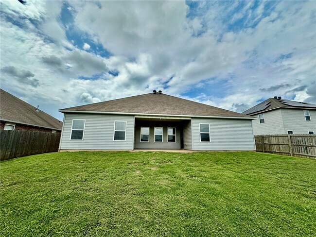 Building Photo - 433 North Drewrys Bluff Drive