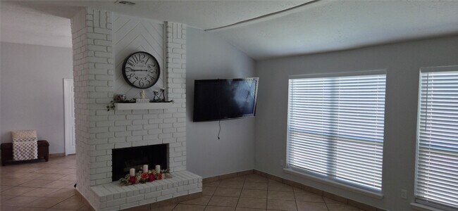 Building Photo - 16011 Glen Mar Dr