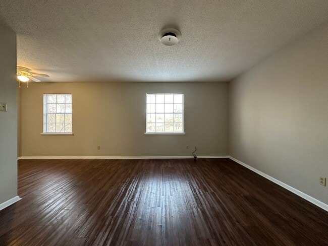 Building Photo - 209 Lecta Ave