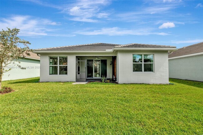 Building Photo - 12756 SW Clear Water Way