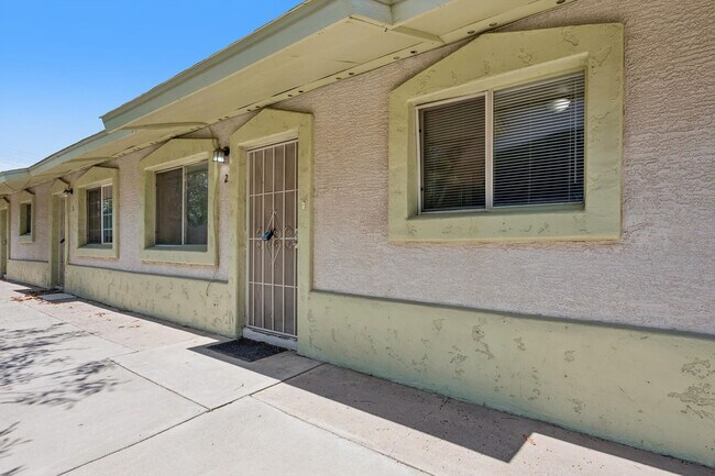 Building Photo - 2133 W Adams St