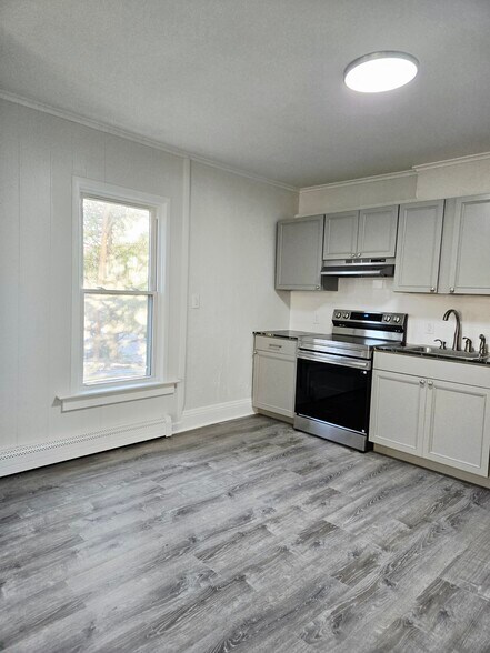 Building Photo - 21 Vassar St