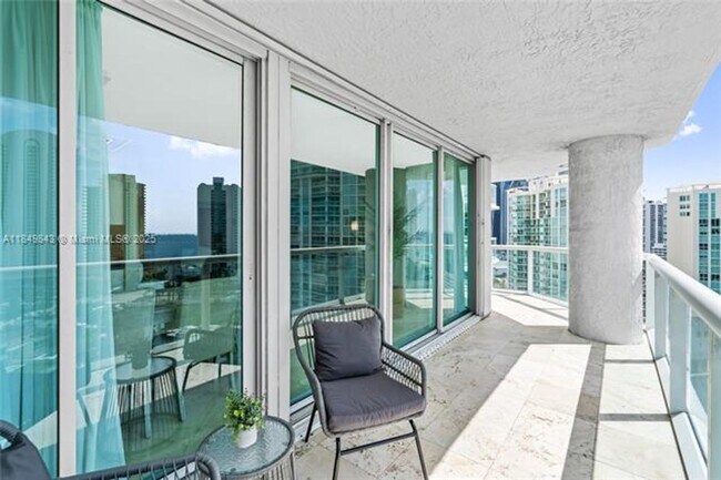 Building Photo - 16500 Collins Ave