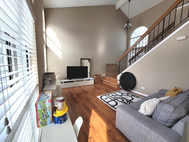 Building Photo - 615 Newbury Ln