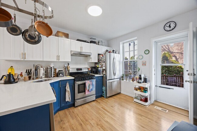 Building Photo - 316.5 6th St