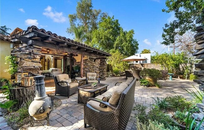 Building Photo - 4984 Topanga Canyon Blvd