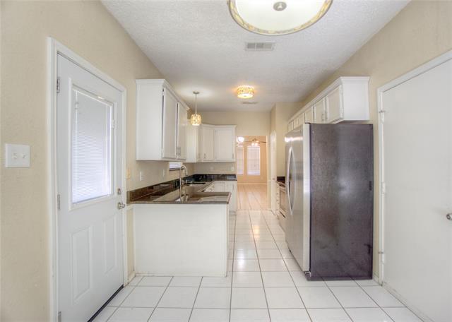 Building Photo - 2218 Meadowstone Dr