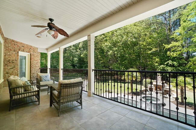 Building Photo - Luxury 5 Bedroom Retreat with Pool in Wedd...