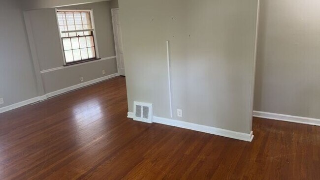 Building Photo - Delightful 2-bedroom, 1-bathroom single-family home