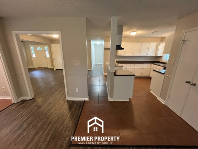 Building Photo - 3034 Clarendon Rd