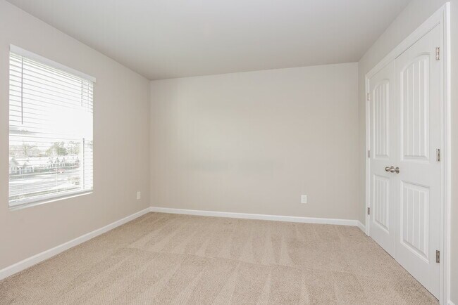 Building Photo - 2228 Lismore Dr