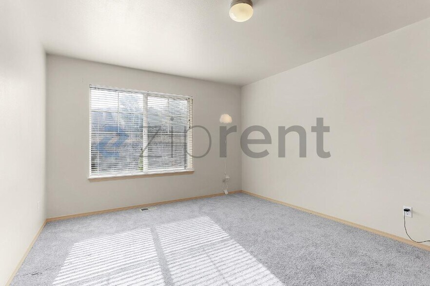 Building Photo - Unit