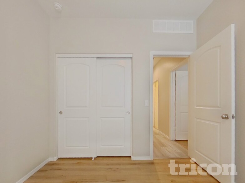 Building Photo - 31062 W Mulberry Dr