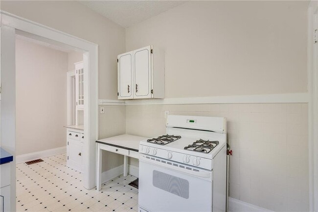 Building Photo - 812 Adair Ave NE