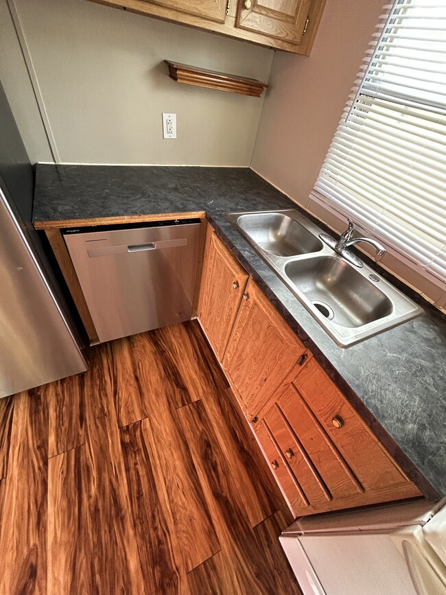 Building Photo - 217 Tyler St