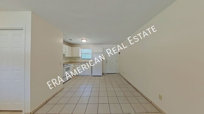 Building Photo - 126 Twin Trees Dr