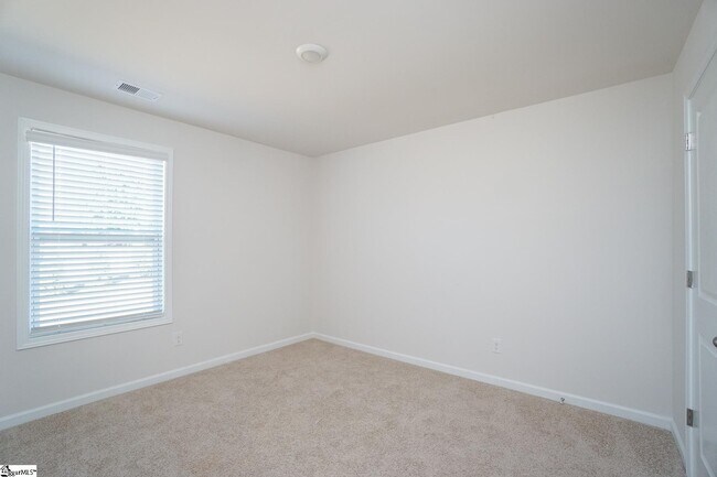 Building Photo - 204 Reynard Trl