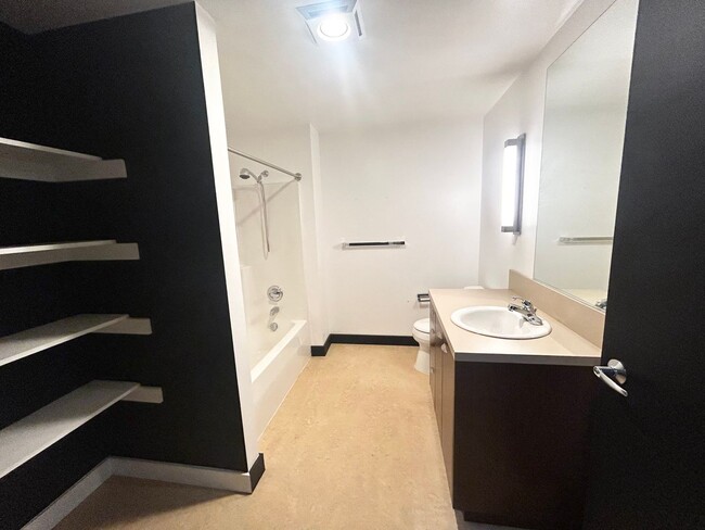 Building Photo - *** $250 OFF 1ST MONTHS RENT!!!*** 2 Bedroom Lofts in Overlook! Water, Sewer and Garbage Included!!!