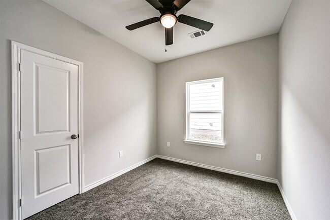 Building Photo - 16613 E Lynbrook