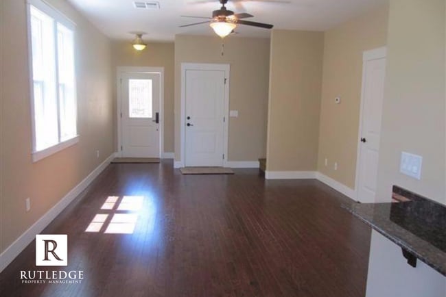 Building Photo - Gorgeous End Unit Townhome in The Heart of Historic Jacksonville!