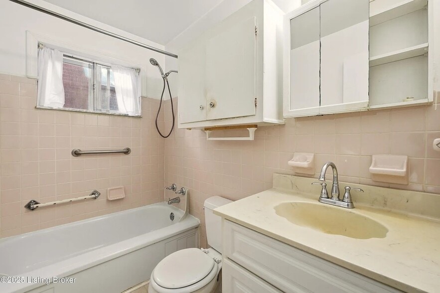 Building Photo - 415 N Hite Ave