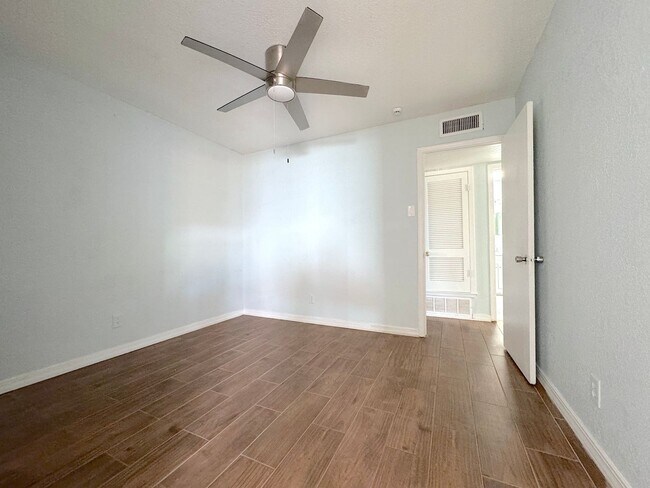 Building Photo - Northeast El Paso 4bed/3bath Refrig A/C w/...