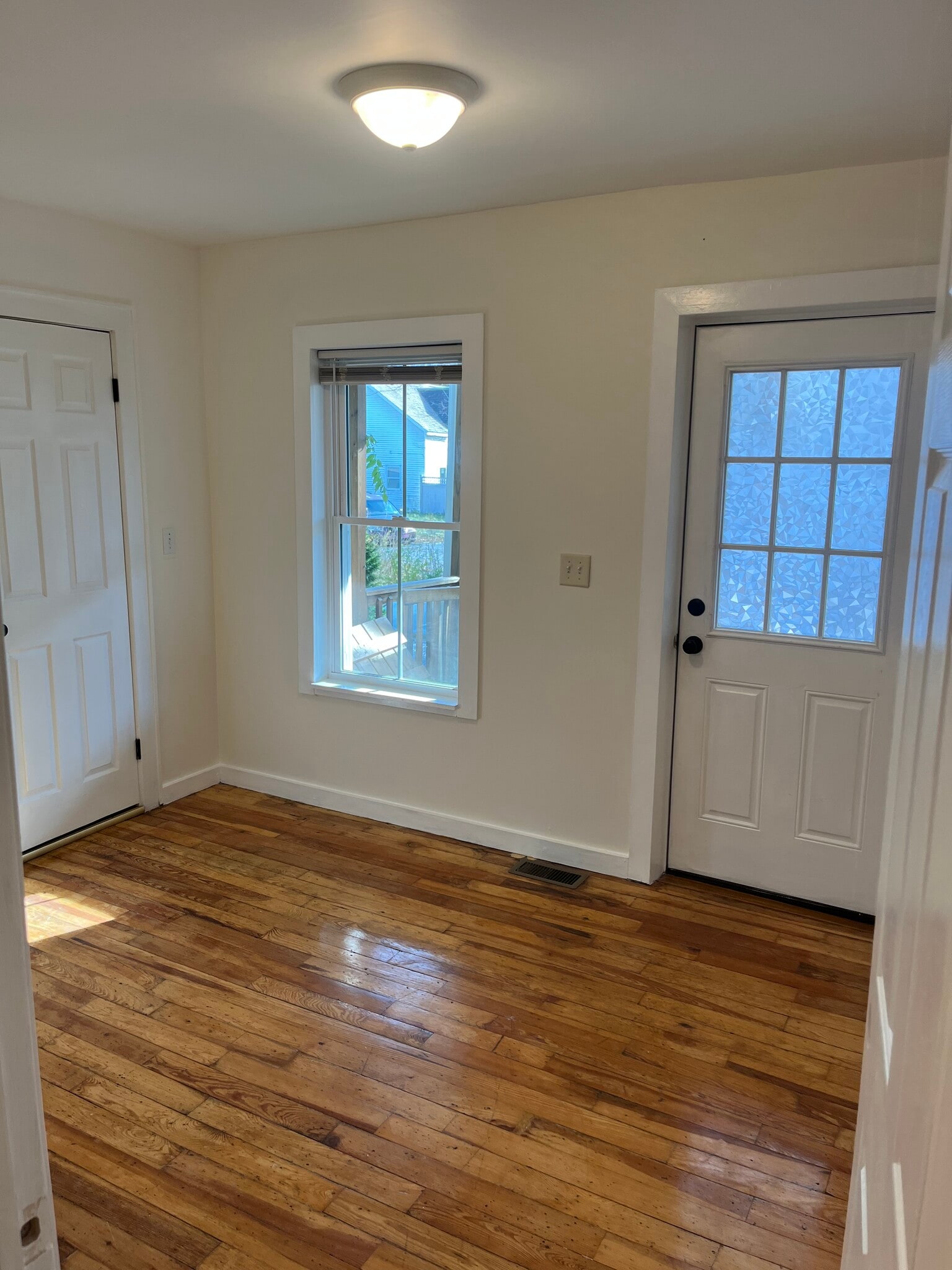 Building Photo - 15 Locust St