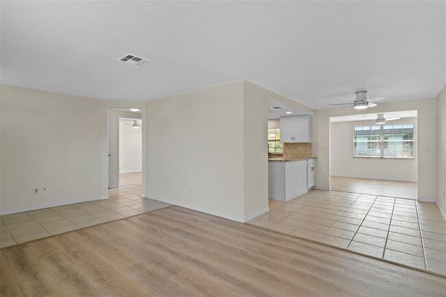 Building Photo - 9740 Lamantin Dr