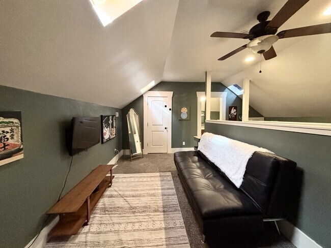 Building Photo - 608 Park St.