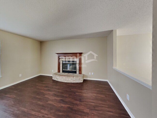 Building Photo - 10914 Cyrus Dr