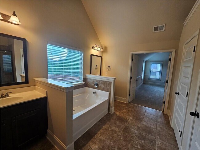 Building Photo - 1550 Horseshoe Creek Ln