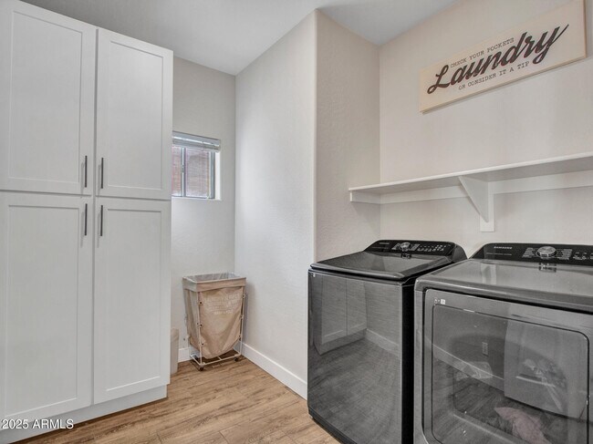 Building Photo - 4326 W Kenai Dr