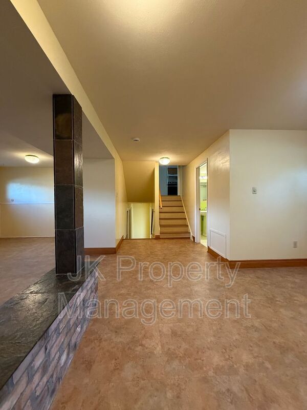 Building Photo - 1015 Carlos Dr