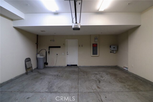 Building Photo - 561 W Maple Ave