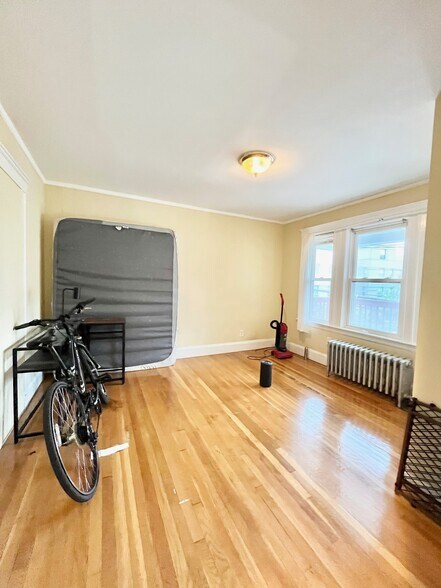 Building Photo - 120 Holton St