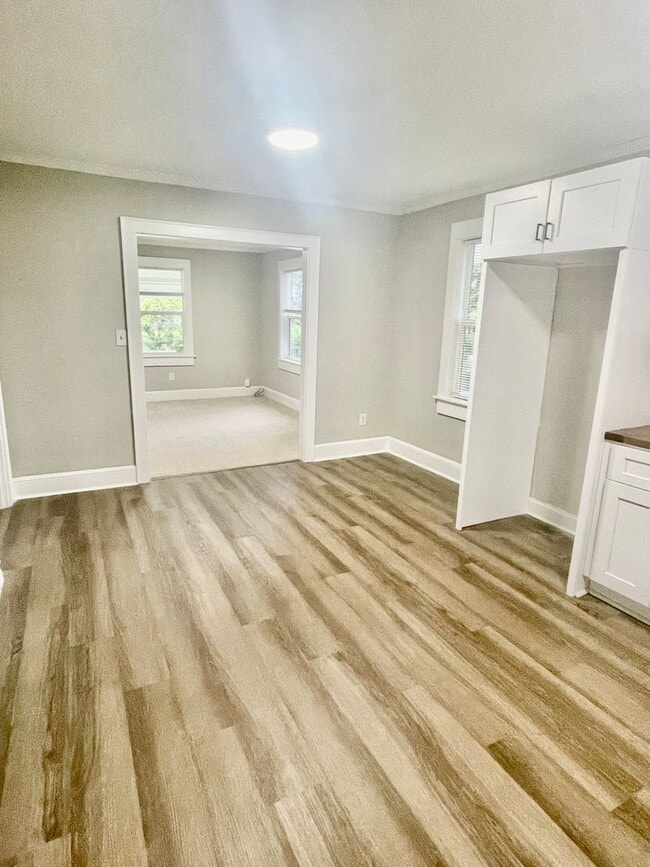 Building Photo - Welcome to this Beautiful Newly Renovated ...