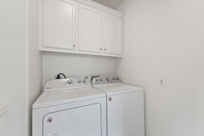 Building Photo - 208 Hawthorne St