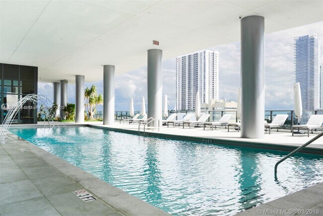 Building Photo - 1600 NE 1st Ct