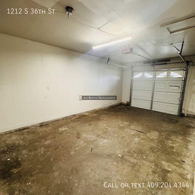 Building Photo - 1212 S 36th St