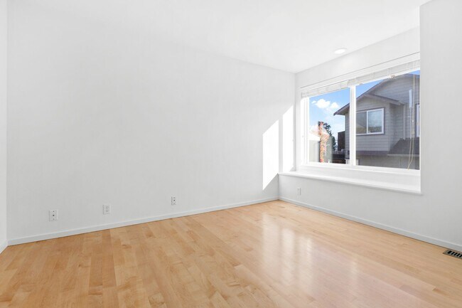 Building Photo - 3Bd/3Ba Seattle Townhome