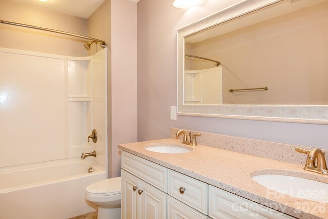 Building Photo - 5818 Glenmore Garden Dr