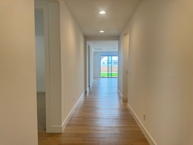 Building Photo - BRAND NEW HOME IN ALORAVITA IN PEORIA